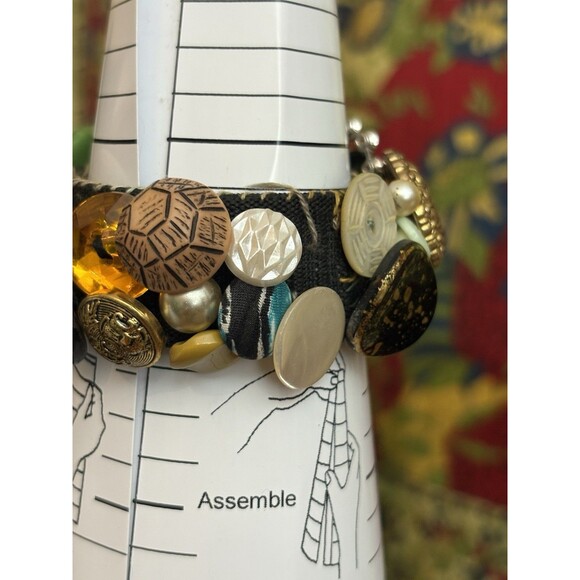 Art Deco Button Bracelet 6.5” Handmade Mixed Materials 80s 90s Vintage - Picture 3 of 9